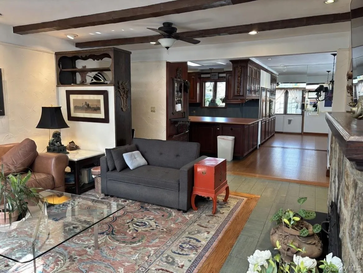 3 Crestwood Place, North Hempstead, NY, 3 Bedrooms Bedrooms, 8 Rooms Rooms,2 BathroomsBathrooms,Residential,For Rent,Crestwood,0,962532 3 Crestwood Place, North Hempstead, NY, 3 Bedrooms Bedrooms, 8 Rooms Rooms,2 BathroomsBathrooms,Residential,For Rent,Crestwood,0,962532