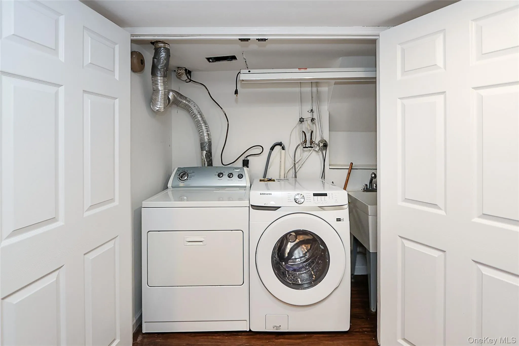 Laundry area Laundry area