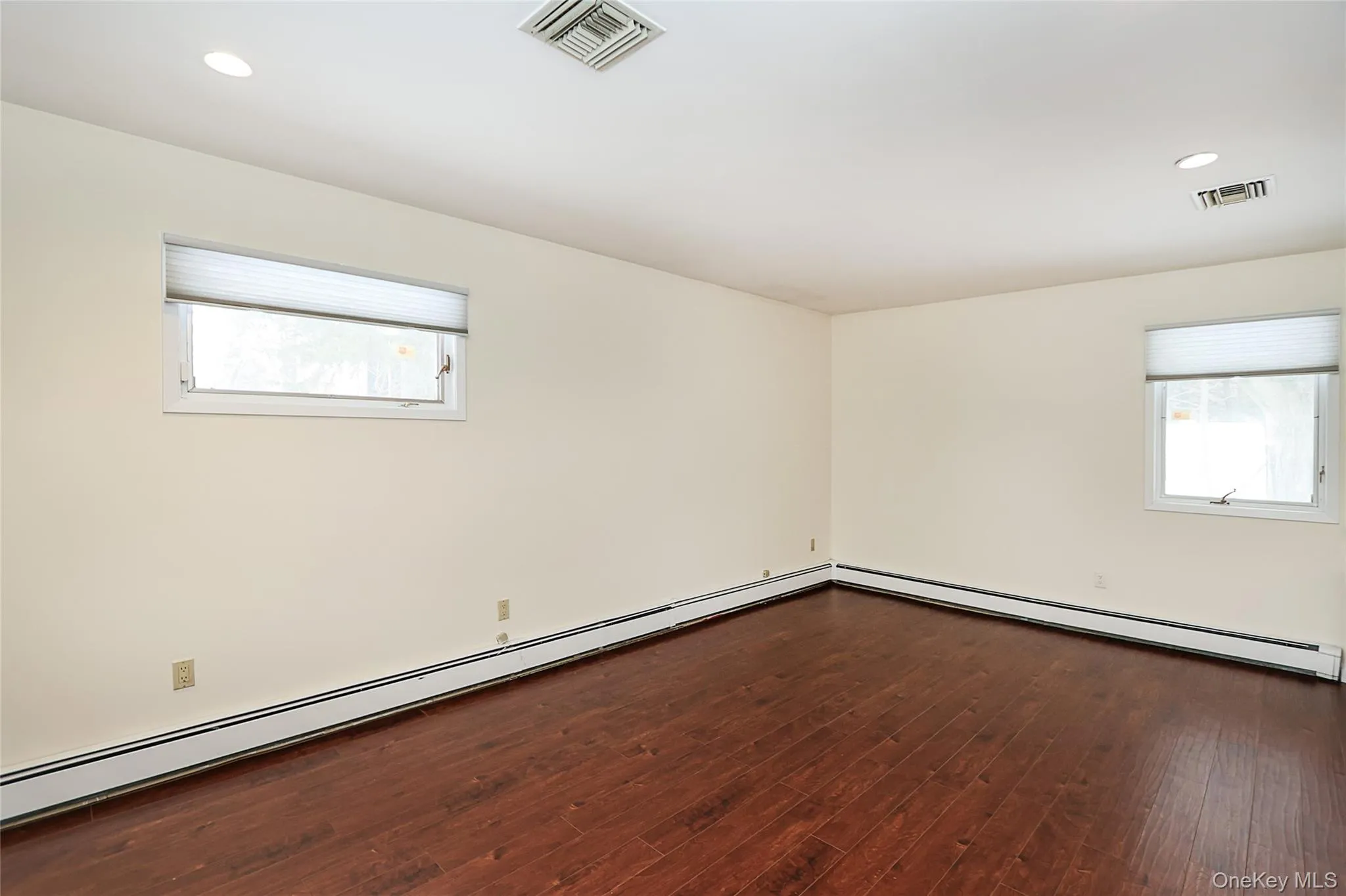 Ground floor primary bedroom Ground floor primary bedroom