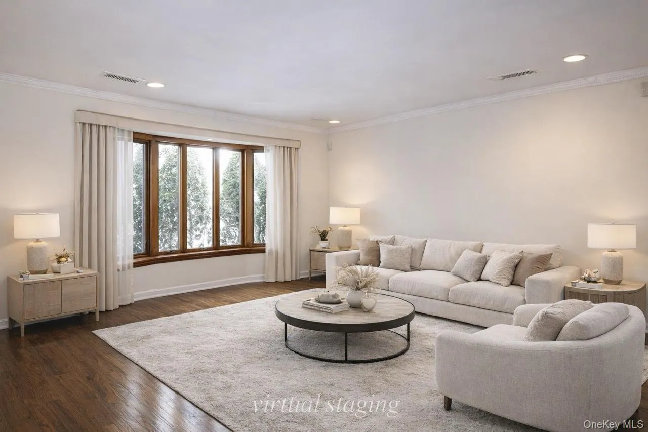 Livingroom (virtual staging) Livingroom (virtual staging)