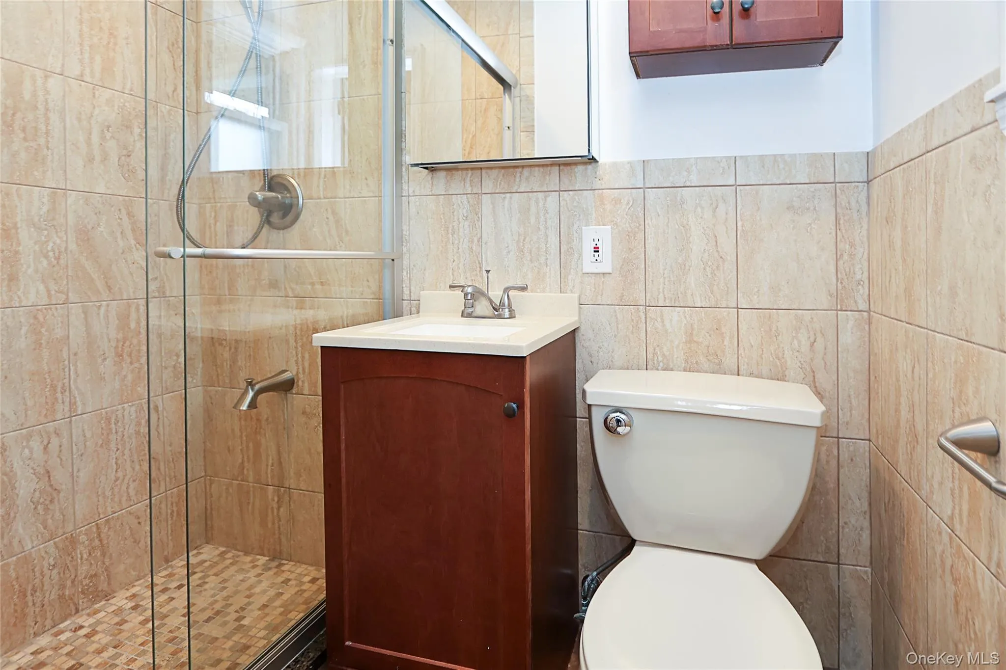 Full bathroom (primary) Full bathroom (primary)