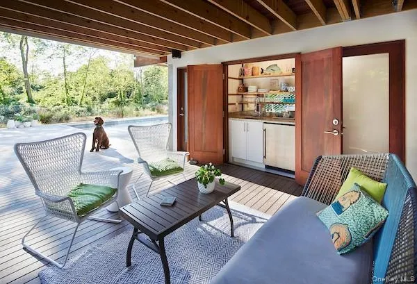 Cabana with Wet Bar Cabana with Wet Bar