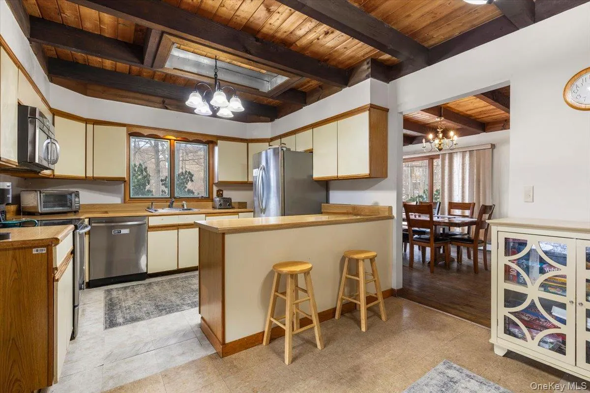 Kitchen – Eat-in kitchen with ample cabinetry and breakfast seating. Kitchen – Eat-in kitchen with ample cabinetry and breakfast seating.