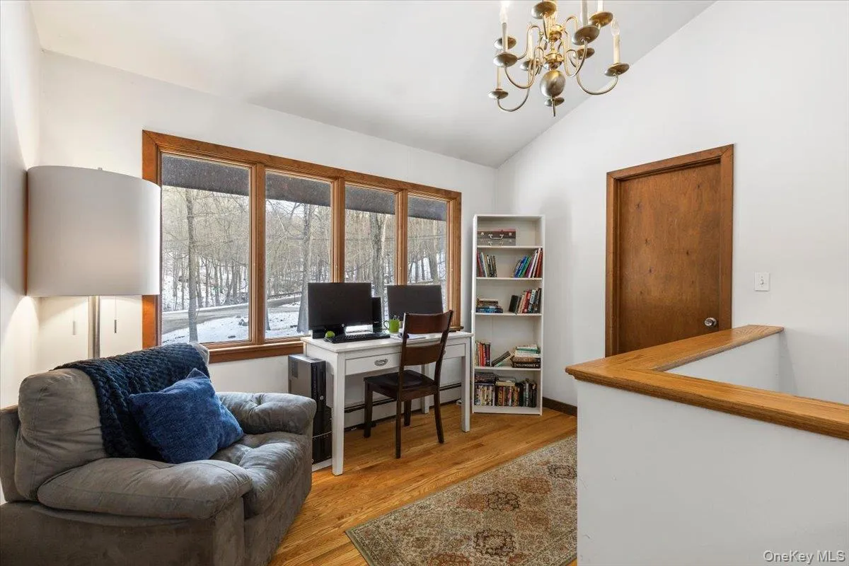 Family Room / Office Area – Flexible 2nd-level space ideal for work or relaxation. Family Room / Office Area – Flexible 2nd-level space ideal for work or relaxation.