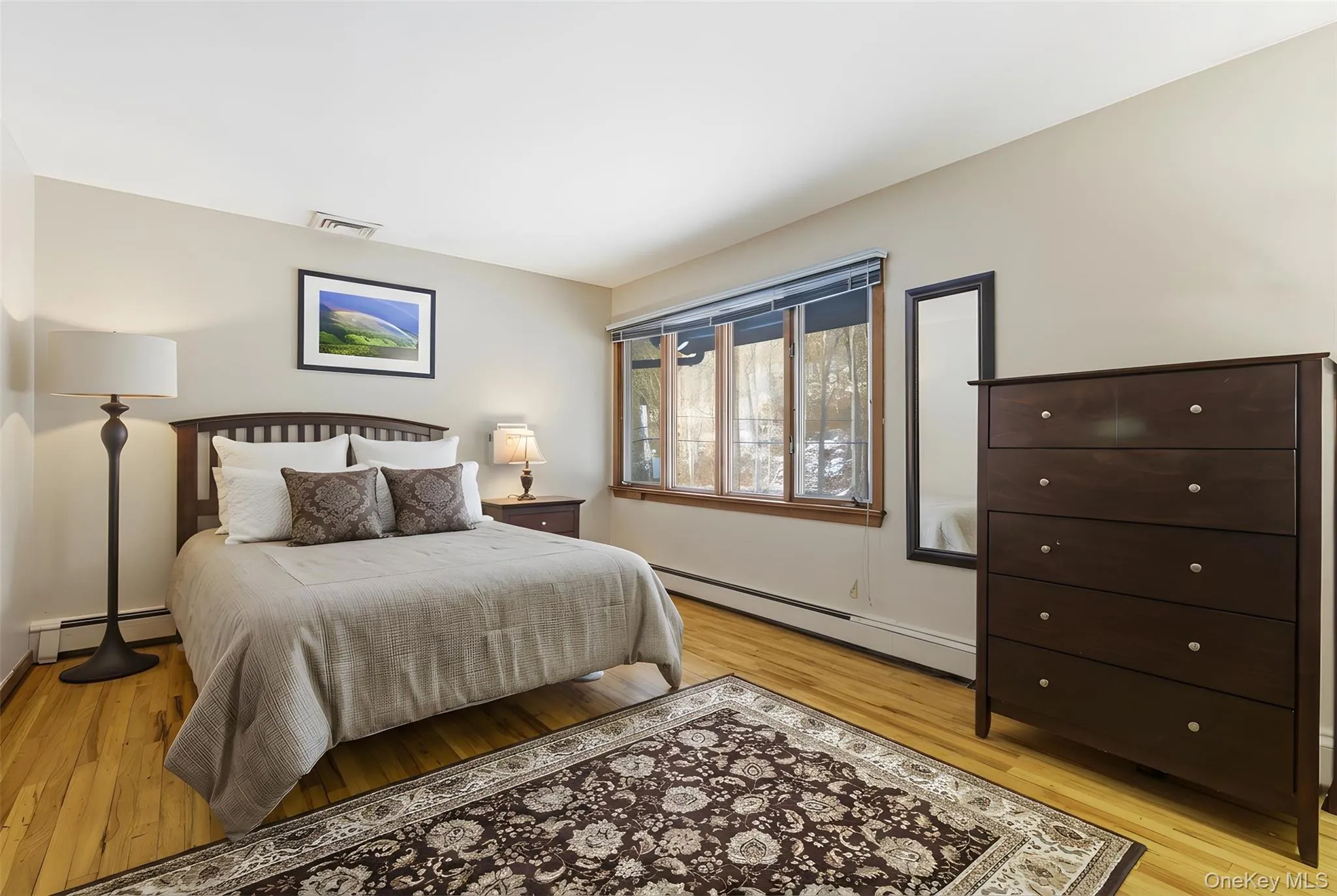 Generous sized bedroom Generous sized bedroom