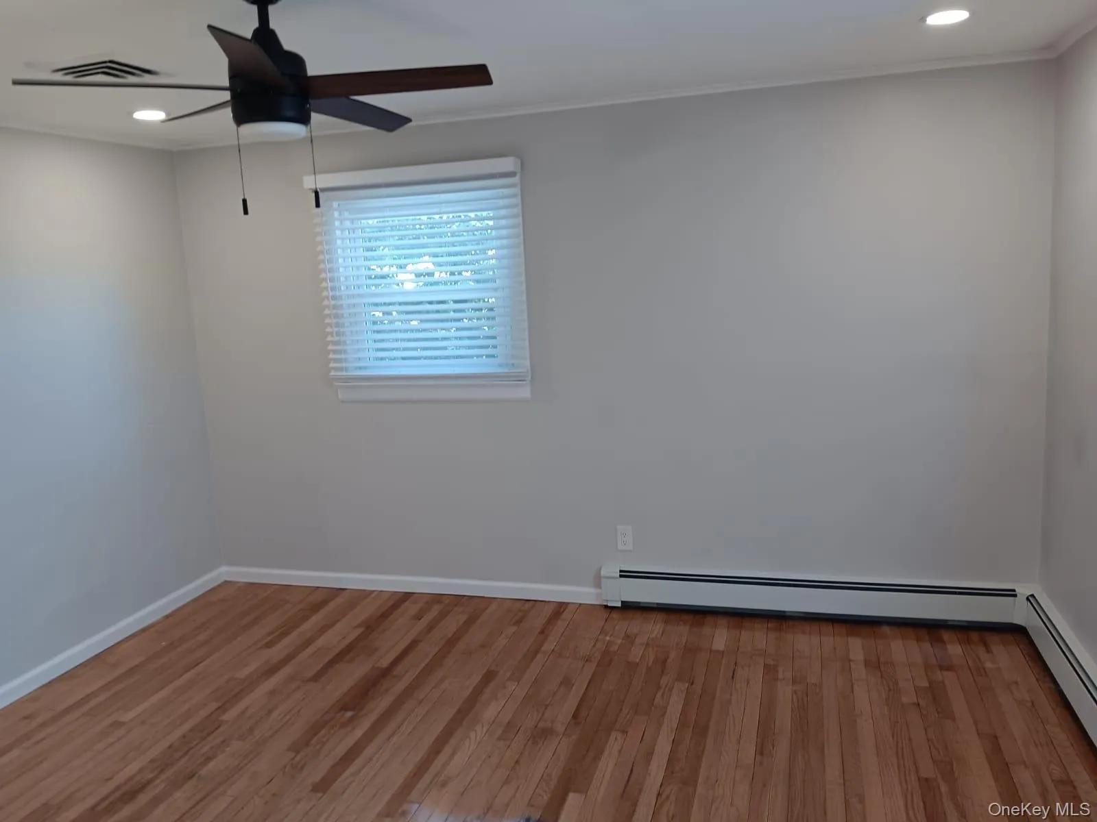 150 Albany Avenue, West Babylon, NY, 3 Bedrooms Bedrooms, 7 Rooms Rooms,1 BathroomBathrooms,Residential Lease,For Rent,Albany,0,962629 150 Albany Avenue, West Babylon, NY, 3 Bedrooms Bedrooms, 7 Rooms Rooms,1 BathroomBathrooms,Residential Lease,For Rent,Albany,0,962629
