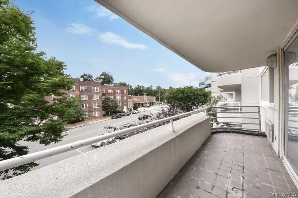 88 Cuttermill Road, North Hempstead, NY, 1 Bedroom Bedrooms, 4 Rooms Rooms,1 BathroomBathrooms,Residential Lease,For Rent,Cuttermill,0,962652 88 Cuttermill Road, North Hempstead, NY, 1 Bedroom Bedrooms, 4 Rooms Rooms,1 BathroomBathrooms,Residential Lease,For Rent,Cuttermill,0,962652