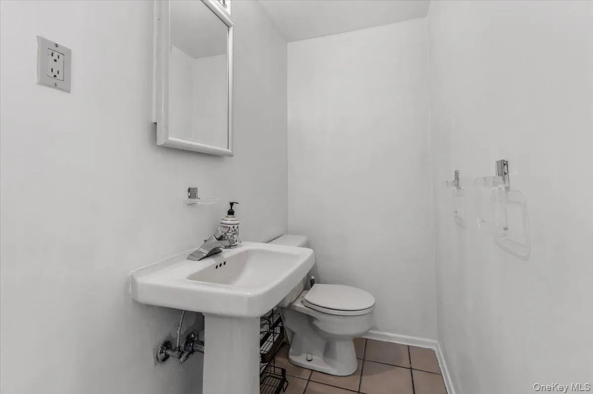 32 Middle Lane, Oyster Bay, NY, 5 Bedrooms Bedrooms, 9 Rooms Rooms,3 BathroomsBathrooms,Residential,For Rent,Middle,0,962802 32 Middle Lane, Oyster Bay, NY, 5 Bedrooms Bedrooms, 9 Rooms Rooms,3 BathroomsBathrooms,Residential,For Rent,Middle,0,962802