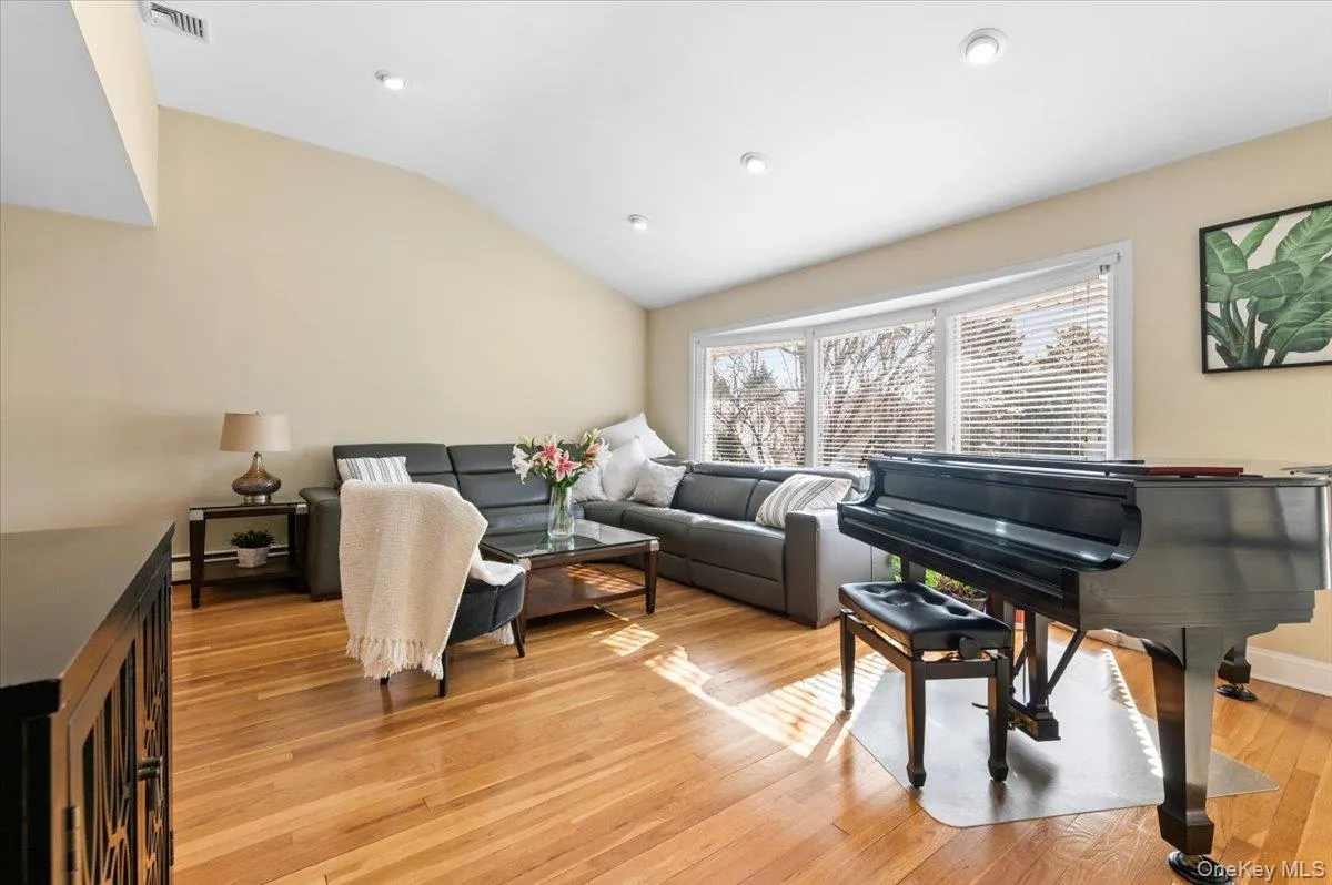 32 Middle Lane, Oyster Bay, NY, 5 Bedrooms Bedrooms, 9 Rooms Rooms,3 BathroomsBathrooms,Residential,For Rent,Middle,0,962802 32 Middle Lane, Oyster Bay, NY, 5 Bedrooms Bedrooms, 9 Rooms Rooms,3 BathroomsBathrooms,Residential,For Rent,Middle,0,962802