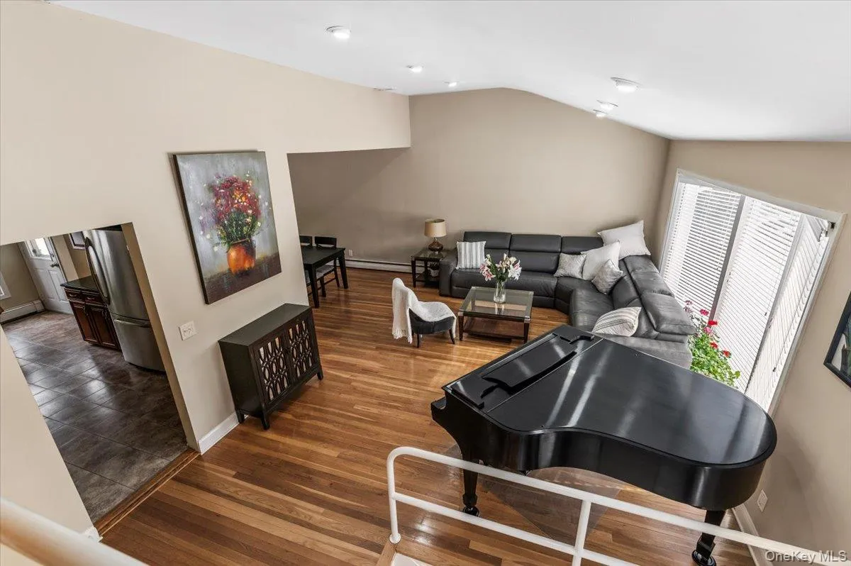 32 Middle Lane, Oyster Bay, NY, 5 Bedrooms Bedrooms, 9 Rooms Rooms,3 BathroomsBathrooms,Residential,For Rent,Middle,0,962802 32 Middle Lane, Oyster Bay, NY, 5 Bedrooms Bedrooms, 9 Rooms Rooms,3 BathroomsBathrooms,Residential,For Rent,Middle,0,962802