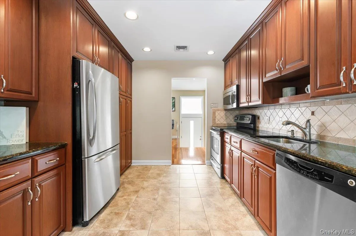 32 Middle Lane, Oyster Bay, NY, 5 Bedrooms Bedrooms, 9 Rooms Rooms,3 BathroomsBathrooms,Residential,For Rent,Middle,0,962802 32 Middle Lane, Oyster Bay, NY, 5 Bedrooms Bedrooms, 9 Rooms Rooms,3 BathroomsBathrooms,Residential,For Rent,Middle,0,962802