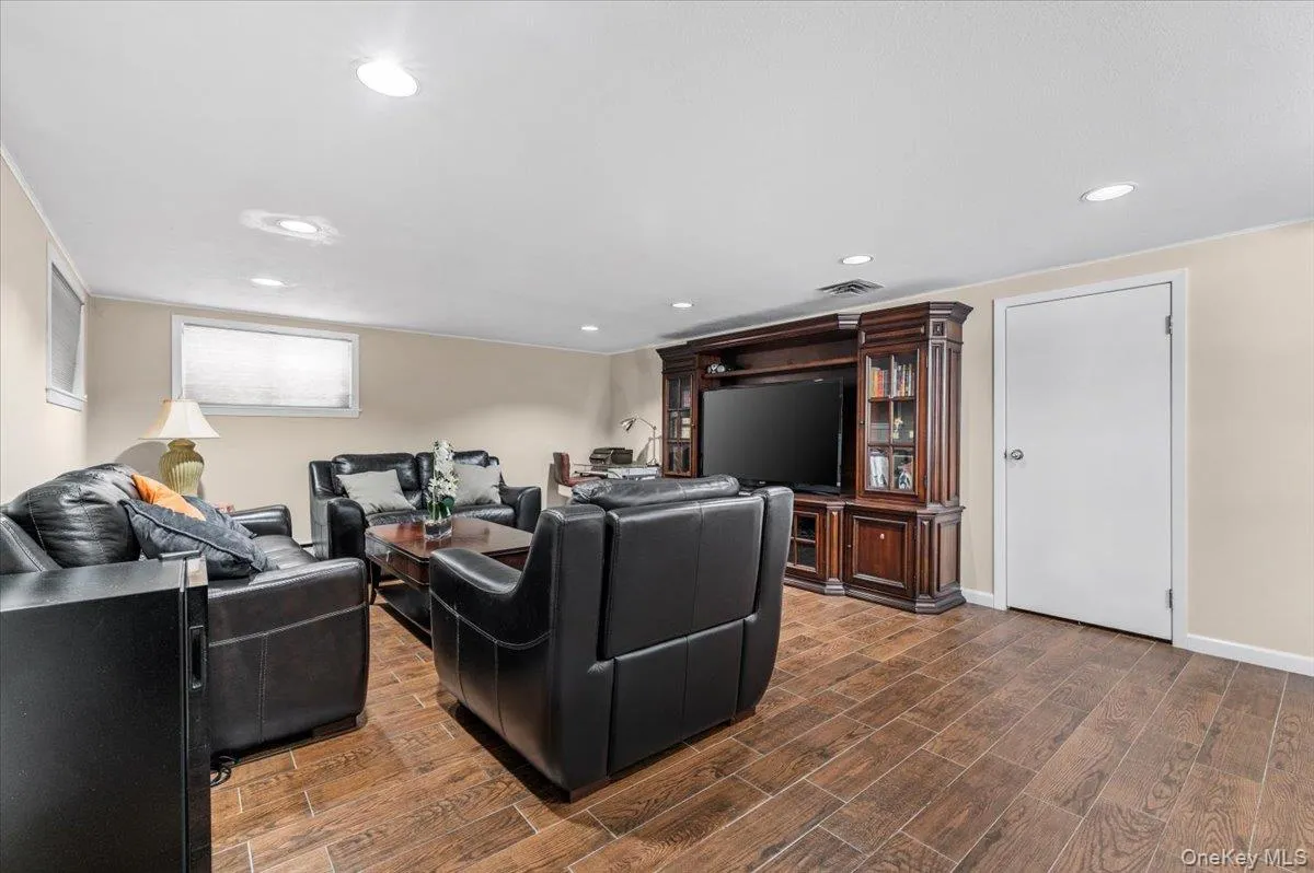 32 Middle Lane, Oyster Bay, NY, 5 Bedrooms Bedrooms, 9 Rooms Rooms,3 BathroomsBathrooms,Residential,For Rent,Middle,0,962802 32 Middle Lane, Oyster Bay, NY, 5 Bedrooms Bedrooms, 9 Rooms Rooms,3 BathroomsBathrooms,Residential,For Rent,Middle,0,962802