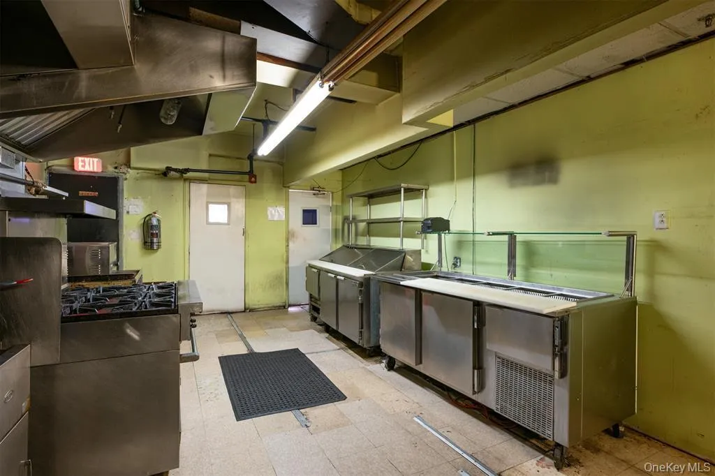 Kitchen with extractor fan Kitchen with extractor fan