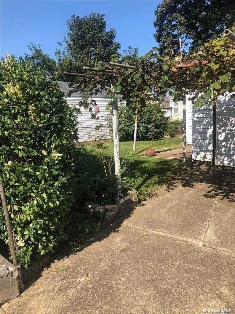 220 Pershing Parkway, North Hempstead, NY, 3 Bedrooms Bedrooms, 8 Rooms Rooms,2 BathroomsBathrooms,Residential Lease,For Rent,Pershing,0,962874 220 Pershing Parkway, North Hempstead, NY, 3 Bedrooms Bedrooms, 8 Rooms Rooms,2 BathroomsBathrooms,Residential Lease,For Rent,Pershing,0,962874