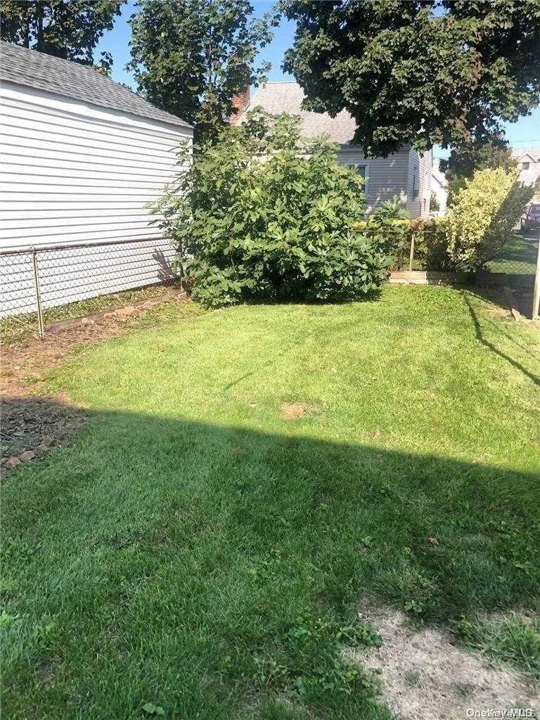 220 Pershing Parkway, North Hempstead, NY, 3 Bedrooms Bedrooms, 8 Rooms Rooms,2 BathroomsBathrooms,Residential Lease,For Rent,Pershing,0,962874 220 Pershing Parkway, North Hempstead, NY, 3 Bedrooms Bedrooms, 8 Rooms Rooms,2 BathroomsBathrooms,Residential Lease,For Rent,Pershing,0,962874