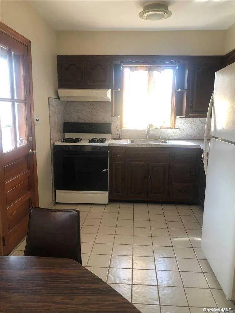 220 Pershing Parkway, North Hempstead, NY, 3 Bedrooms Bedrooms, 8 Rooms Rooms,2 BathroomsBathrooms,Residential Lease,For Rent,Pershing,0,962874 220 Pershing Parkway, North Hempstead, NY, 3 Bedrooms Bedrooms, 8 Rooms Rooms,2 BathroomsBathrooms,Residential Lease,For Rent,Pershing,0,962874