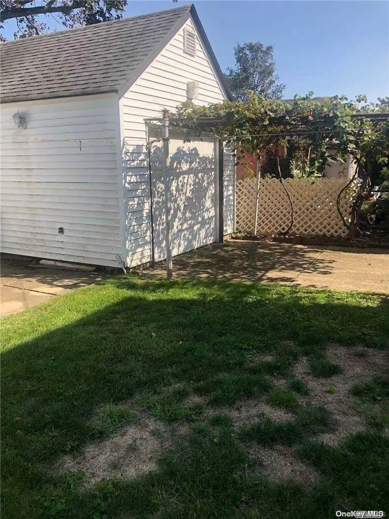 220 Pershing Parkway, North Hempstead, NY, 3 Bedrooms Bedrooms, 8 Rooms Rooms,2 BathroomsBathrooms,Residential Lease,For Rent,Pershing,0,962874 220 Pershing Parkway, North Hempstead, NY, 3 Bedrooms Bedrooms, 8 Rooms Rooms,2 BathroomsBathrooms,Residential Lease,For Rent,Pershing,0,962874
