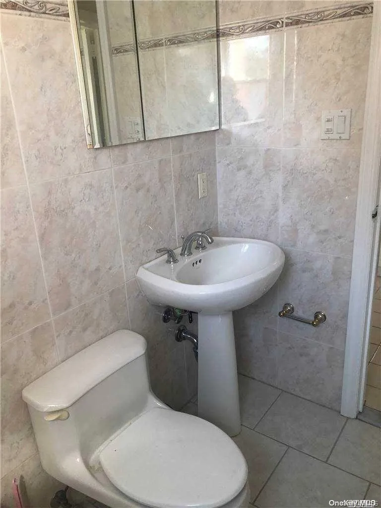 220 Pershing Parkway, North Hempstead, NY, 3 Bedrooms Bedrooms, 8 Rooms Rooms,2 BathroomsBathrooms,Residential Lease,For Rent,Pershing,0,962874 220 Pershing Parkway, North Hempstead, NY, 3 Bedrooms Bedrooms, 8 Rooms Rooms,2 BathroomsBathrooms,Residential Lease,For Rent,Pershing,0,962874