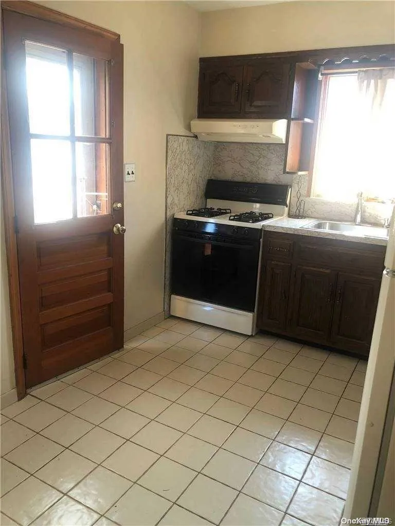 220 Pershing Parkway, North Hempstead, NY, 3 Bedrooms Bedrooms, 8 Rooms Rooms,2 BathroomsBathrooms,Residential Lease,For Rent,Pershing,0,962874 220 Pershing Parkway, North Hempstead, NY, 3 Bedrooms Bedrooms, 8 Rooms Rooms,2 BathroomsBathrooms,Residential Lease,For Rent,Pershing,0,962874