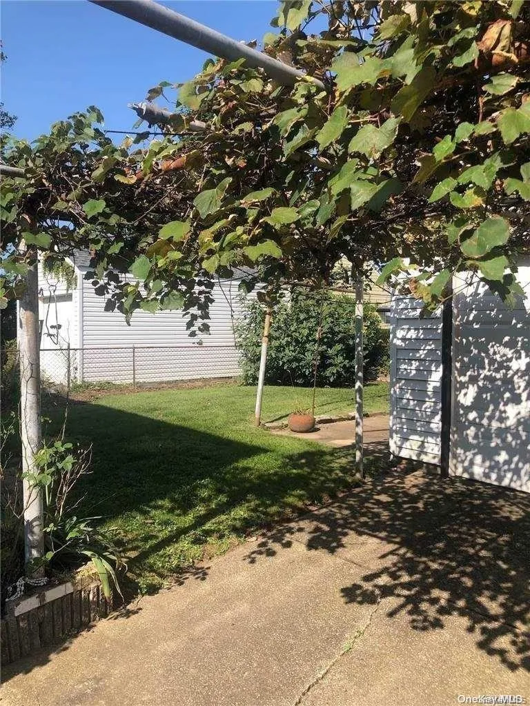 220 Pershing Parkway, North Hempstead, NY, 3 Bedrooms Bedrooms, 8 Rooms Rooms,2 BathroomsBathrooms,Residential Lease,For Rent,Pershing,0,962874 220 Pershing Parkway, North Hempstead, NY, 3 Bedrooms Bedrooms, 8 Rooms Rooms,2 BathroomsBathrooms,Residential Lease,For Rent,Pershing,0,962874