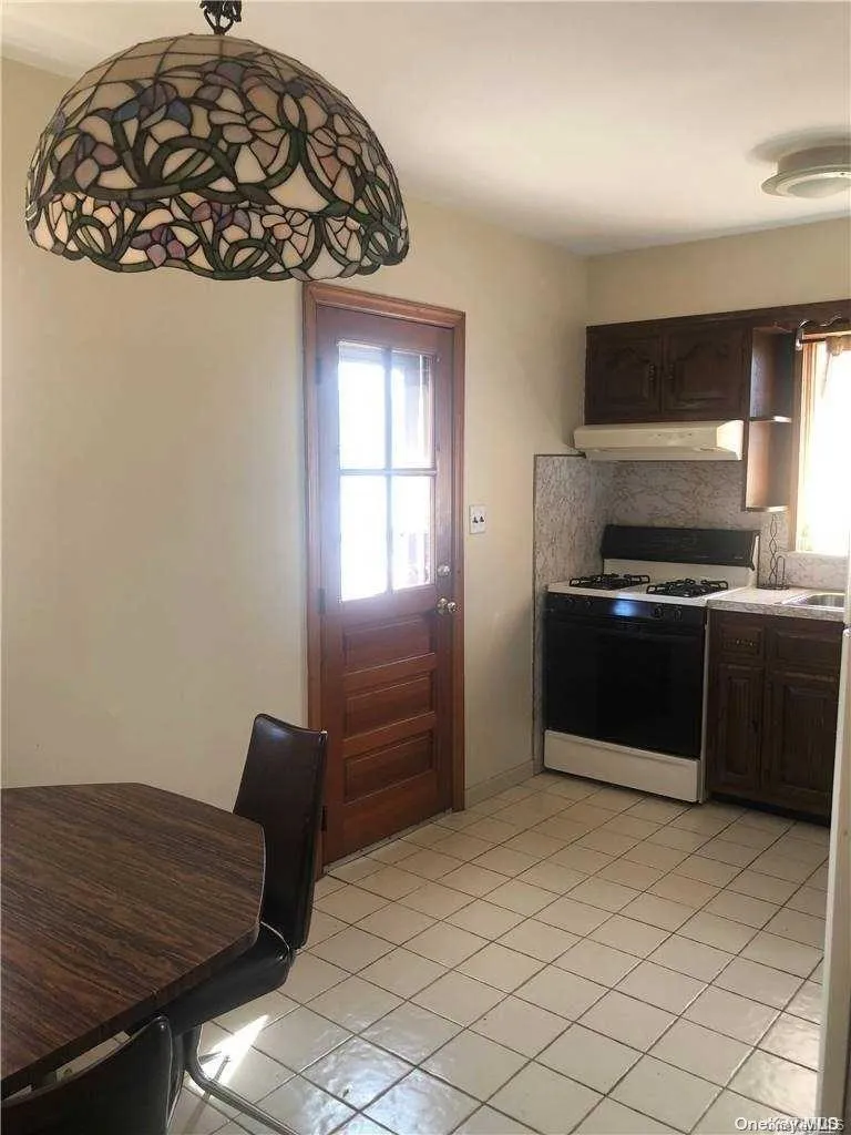 220 Pershing Parkway, North Hempstead, NY, 3 Bedrooms Bedrooms, 8 Rooms Rooms,2 BathroomsBathrooms,Residential Lease,For Rent,Pershing,0,962874 220 Pershing Parkway, North Hempstead, NY, 3 Bedrooms Bedrooms, 8 Rooms Rooms,2 BathroomsBathrooms,Residential Lease,For Rent,Pershing,0,962874