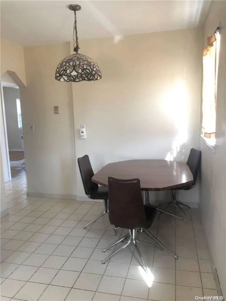 220 Pershing Parkway, North Hempstead, NY, 3 Bedrooms Bedrooms, 8 Rooms Rooms,2 BathroomsBathrooms,Residential Lease,For Rent,Pershing,0,962874 220 Pershing Parkway, North Hempstead, NY, 3 Bedrooms Bedrooms, 8 Rooms Rooms,2 BathroomsBathrooms,Residential Lease,For Rent,Pershing,0,962874