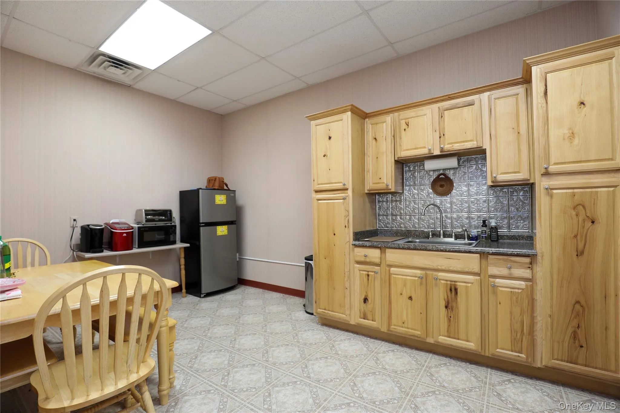 790 Ulster Avenue, Kingston, NY, ,Commercial Lease,For Rent,Ulster,0,962883 790 Ulster Avenue, Kingston, NY, ,Commercial Lease,For Rent,Ulster,0,962883