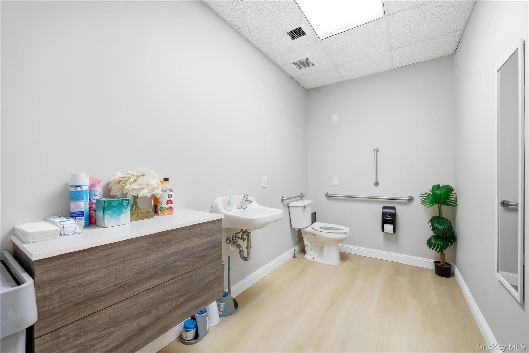 55 2nd Avenue, Islip, NY, ,Commercial Lease,For Rent,2nd,0,962892 55 2nd Avenue, Islip, NY, ,Commercial Lease,For Rent,2nd,0,962892