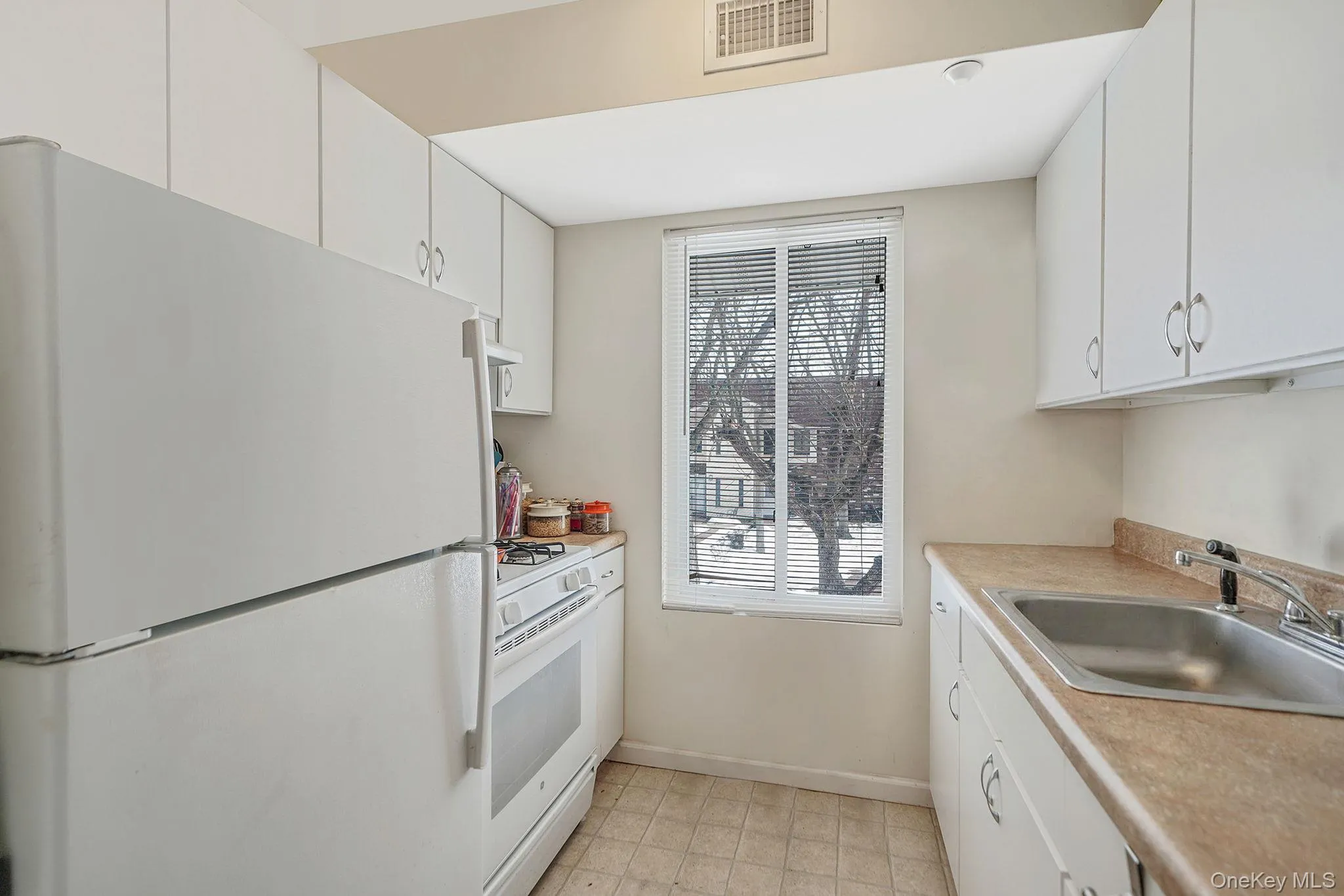 30 El Camino Ct, Brookhaven, NY, 1 Bedroom Bedrooms, 4 Rooms Rooms,1 BathroomBathrooms,Residential,For Rent,El Camino Ct,0,962895 30 El Camino Ct, Brookhaven, NY, 1 Bedroom Bedrooms, 4 Rooms Rooms,1 BathroomBathrooms,Residential,For Rent,El Camino Ct,0,962895
