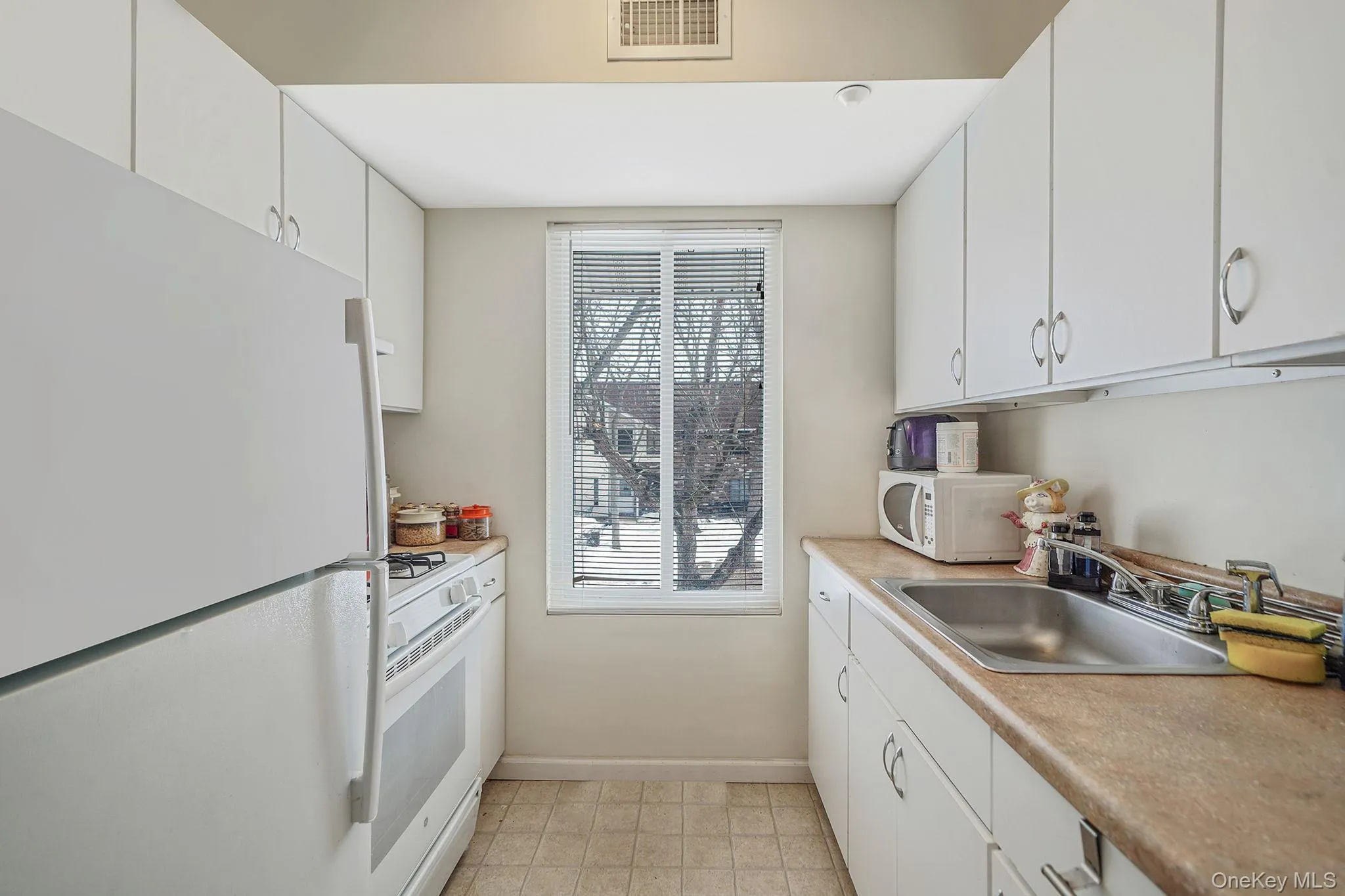 30 El Camino Ct, Brookhaven, NY, 1 Bedroom Bedrooms, 4 Rooms Rooms,1 BathroomBathrooms,Residential,For Rent,El Camino Ct,0,962895 30 El Camino Ct, Brookhaven, NY, 1 Bedroom Bedrooms, 4 Rooms Rooms,1 BathroomBathrooms,Residential,For Rent,El Camino Ct,0,962895