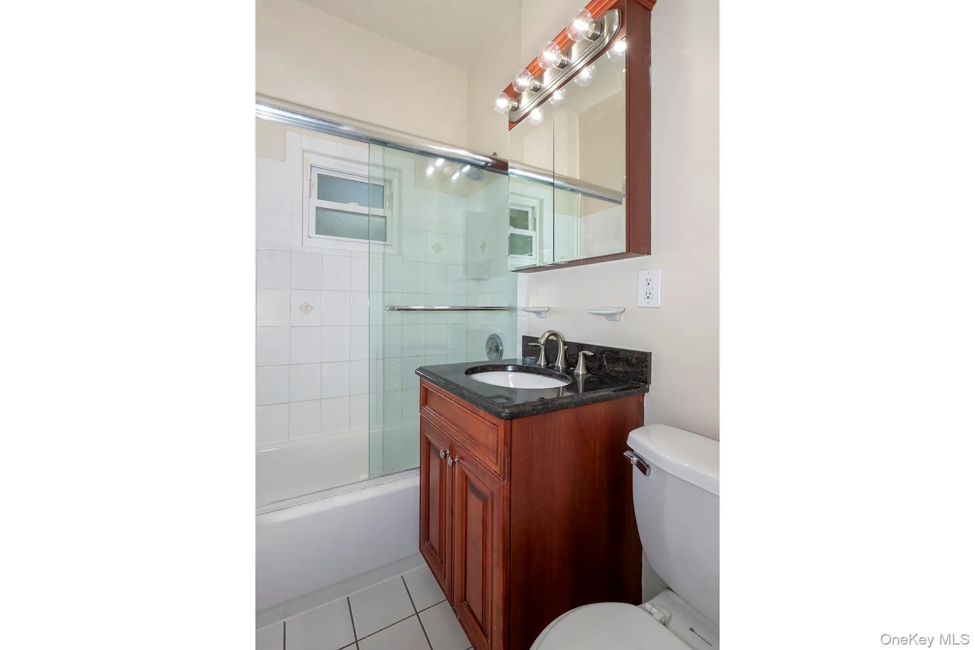 427 Main Street, Huntington, NY, 1 Bedroom Bedrooms, 4 Rooms Rooms,1 BathroomBathrooms,Residential Lease,For Rent,Main,0,962898 427 Main Street, Huntington, NY, 1 Bedroom Bedrooms, 4 Rooms Rooms,1 BathroomBathrooms,Residential Lease,For Rent,Main,0,962898