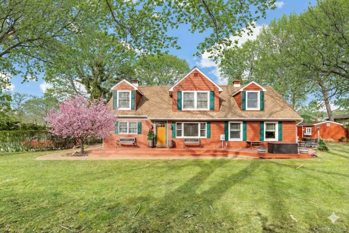 79 E Tiana Road, Southampton, New York 11946