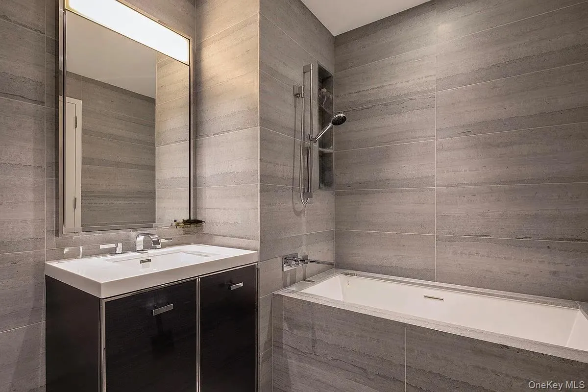 252 South Street, New York, NY, 1 Bedroom Bedrooms, 3 Rooms Rooms,1 BathroomBathrooms,Residential Lease,For Rent,South Street,0,962956 252 South Street, New York, NY, 1 Bedroom Bedrooms, 3 Rooms Rooms,1 BathroomBathrooms,Residential Lease,For Rent,South Street,0,962956