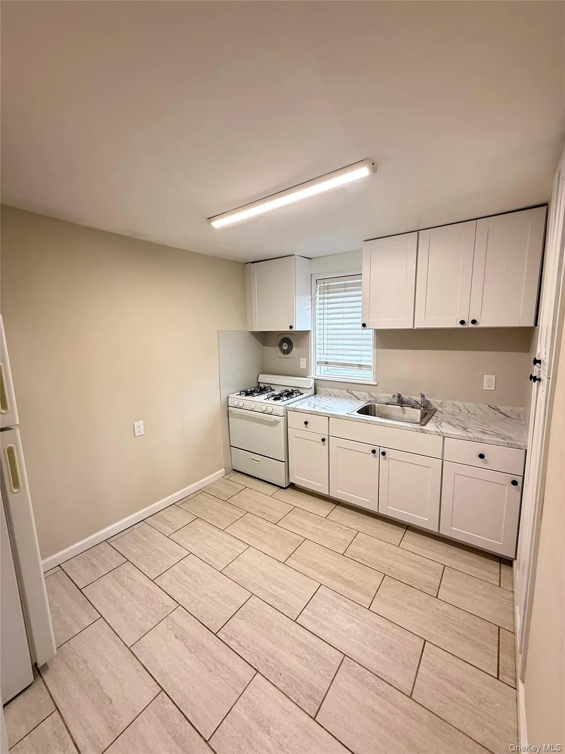 202 Wellwood Avenue, Babylon, NY, 1 Bedroom Bedrooms, 3 Rooms Rooms,1 BathroomBathrooms,Residential Lease,For Rent,Wellwood,0,962964 202 Wellwood Avenue, Babylon, NY, 1 Bedroom Bedrooms, 3 Rooms Rooms,1 BathroomBathrooms,Residential Lease,For Rent,Wellwood,0,962964