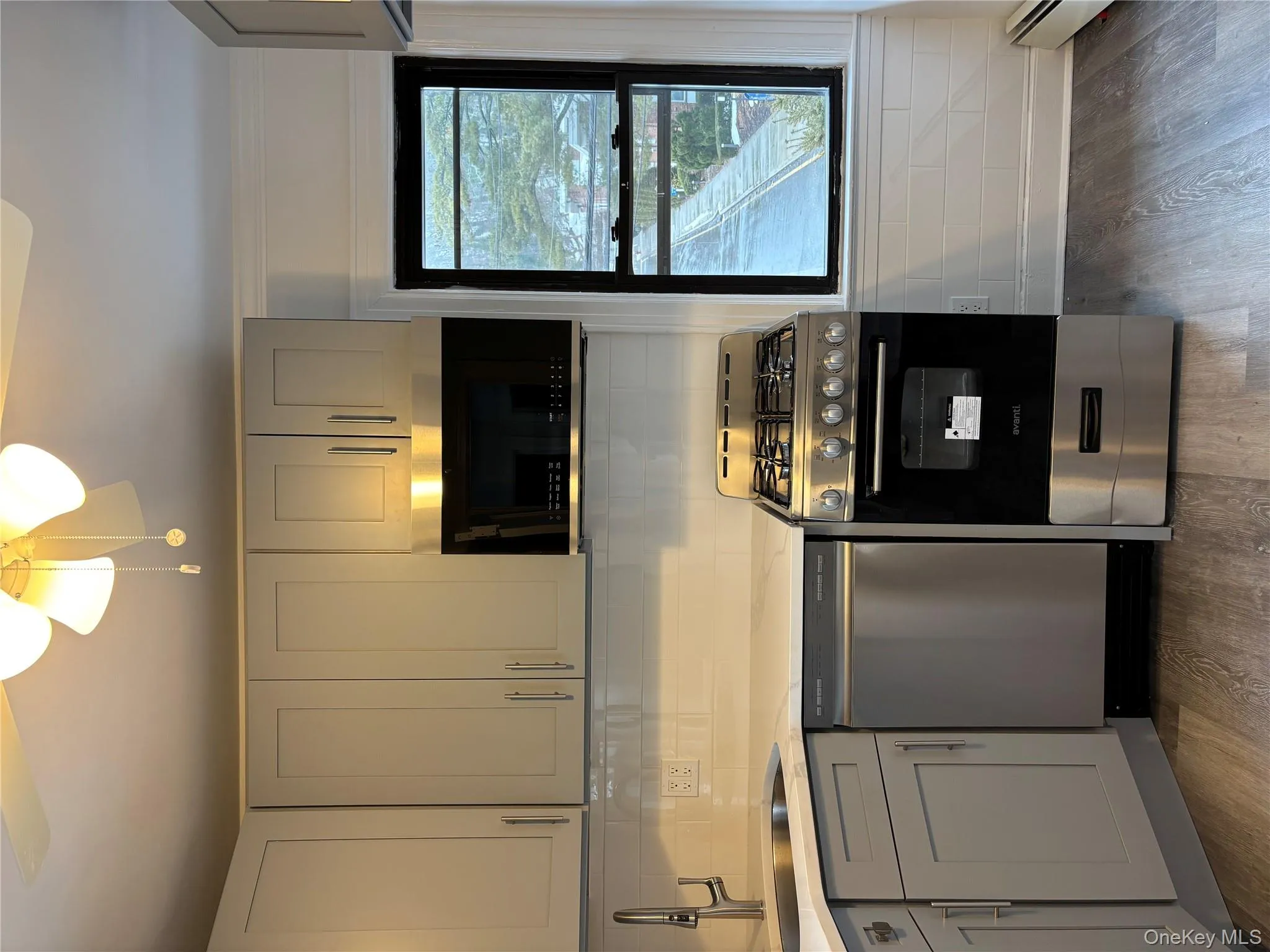 225 Lexington Avenue, Oyster Bay, NY, 1 Bedroom Bedrooms, 4 Rooms Rooms,1 BathroomBathrooms,Residential Lease,For Rent,Lexington,0,962986 225 Lexington Avenue, Oyster Bay, NY, 1 Bedroom Bedrooms, 4 Rooms Rooms,1 BathroomBathrooms,Residential Lease,For Rent,Lexington,0,962986