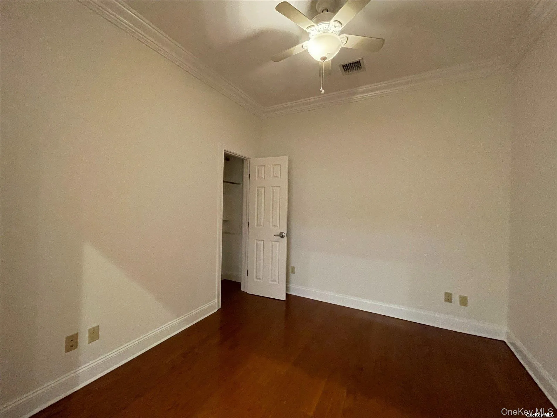 Guest Bedroom/ Office Guest Bedroom/ Office