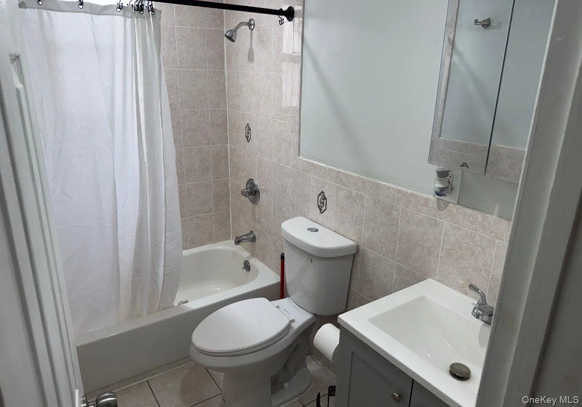 15217 135th Avenue, New York, NY, 3 Bedrooms Bedrooms, 6 Rooms Rooms,2 BathroomsBathrooms,Residential Lease,For Rent,135th,0,963038 15217 135th Avenue, New York, NY, 3 Bedrooms Bedrooms, 6 Rooms Rooms,2 BathroomsBathrooms,Residential Lease,For Rent,135th,0,963038