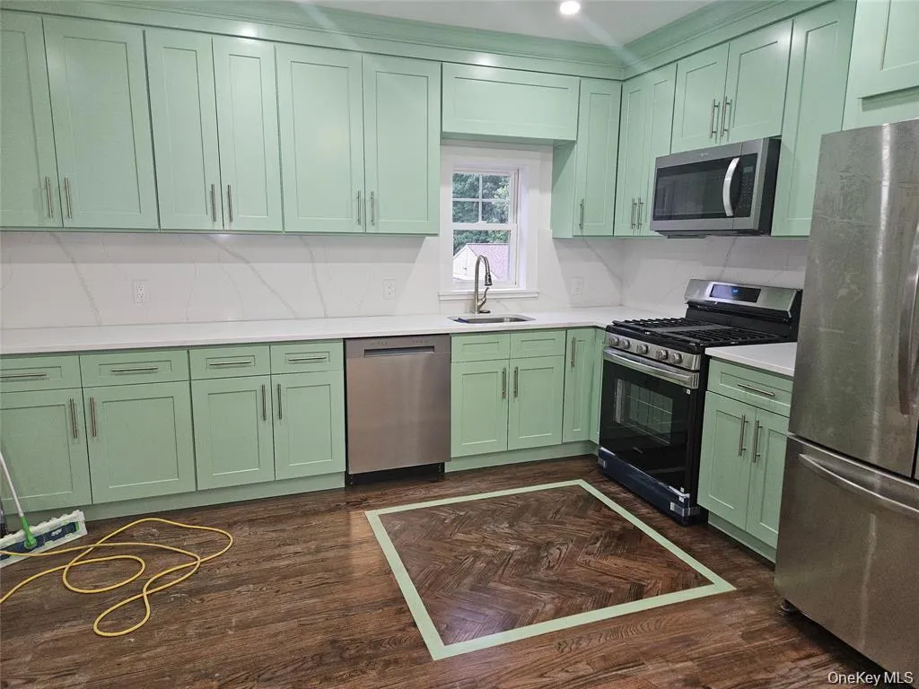 94 Briggs Avenue, Yonkers, NY, 3 Bedrooms Bedrooms, 6 Rooms Rooms,1 BathroomBathrooms,Residential Lease,For Rent,Briggs,0,963047 94 Briggs Avenue, Yonkers, NY, 3 Bedrooms Bedrooms, 6 Rooms Rooms,1 BathroomBathrooms,Residential Lease,For Rent,Briggs,0,963047