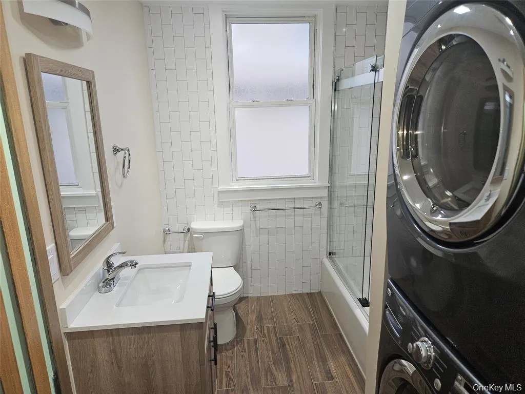 94 Briggs Avenue, Yonkers, NY, 3 Bedrooms Bedrooms, 6 Rooms Rooms,1 BathroomBathrooms,Residential Lease,For Rent,Briggs,0,963047 94 Briggs Avenue, Yonkers, NY, 3 Bedrooms Bedrooms, 6 Rooms Rooms,1 BathroomBathrooms,Residential Lease,For Rent,Briggs,0,963047