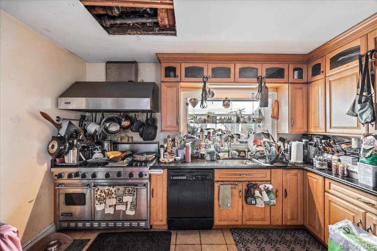 27 Faneuil Place, New Rochelle, NY, 5 Bedrooms Bedrooms, 8 Rooms Rooms,2 BathroomsBathrooms,Residential,For Rent,Faneuil,0,963055 27 Faneuil Place, New Rochelle, NY, 5 Bedrooms Bedrooms, 8 Rooms Rooms,2 BathroomsBathrooms,Residential,For Rent,Faneuil,0,963055
