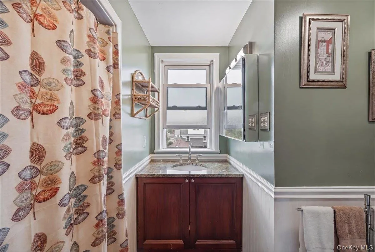 27 Faneuil Place, New Rochelle, NY, 5 Bedrooms Bedrooms, 8 Rooms Rooms,2 BathroomsBathrooms,Residential,For Rent,Faneuil,0,963055 27 Faneuil Place, New Rochelle, NY, 5 Bedrooms Bedrooms, 8 Rooms Rooms,2 BathroomsBathrooms,Residential,For Rent,Faneuil,0,963055