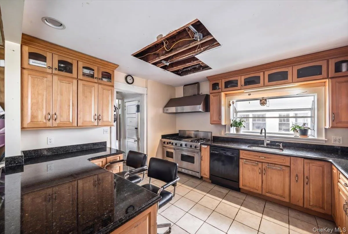 27 Faneuil Place, New Rochelle, NY, 5 Bedrooms Bedrooms, 8 Rooms Rooms,2 BathroomsBathrooms,Residential,For Rent,Faneuil,0,963055 27 Faneuil Place, New Rochelle, NY, 5 Bedrooms Bedrooms, 8 Rooms Rooms,2 BathroomsBathrooms,Residential,For Rent,Faneuil,0,963055