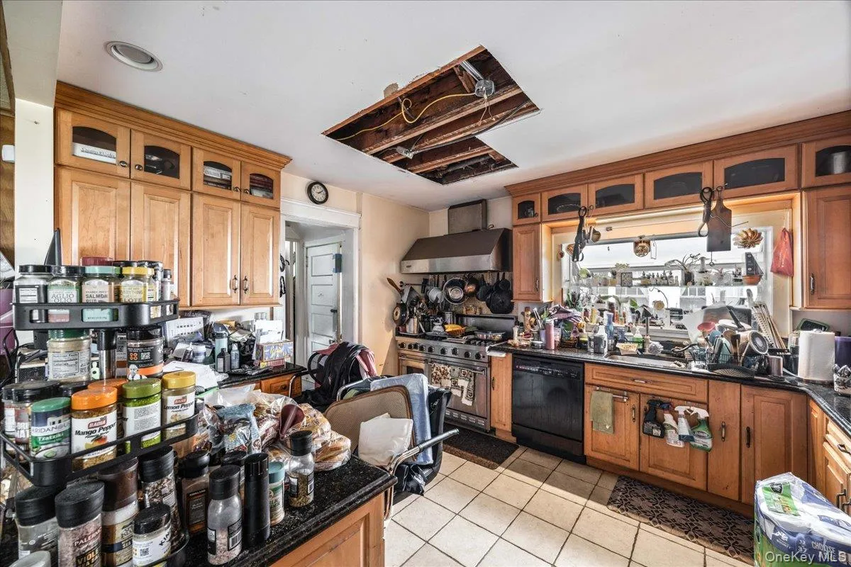 27 Faneuil Place, New Rochelle, NY, 5 Bedrooms Bedrooms, 8 Rooms Rooms,2 BathroomsBathrooms,Residential,For Rent,Faneuil,0,963055 27 Faneuil Place, New Rochelle, NY, 5 Bedrooms Bedrooms, 8 Rooms Rooms,2 BathroomsBathrooms,Residential,For Rent,Faneuil,0,963055