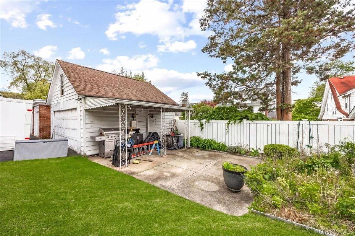 27 Faneuil Place, New Rochelle, NY, 5 Bedrooms Bedrooms, 8 Rooms Rooms,2 BathroomsBathrooms,Residential,For Rent,Faneuil,0,963055 27 Faneuil Place, New Rochelle, NY, 5 Bedrooms Bedrooms, 8 Rooms Rooms,2 BathroomsBathrooms,Residential,For Rent,Faneuil,0,963055