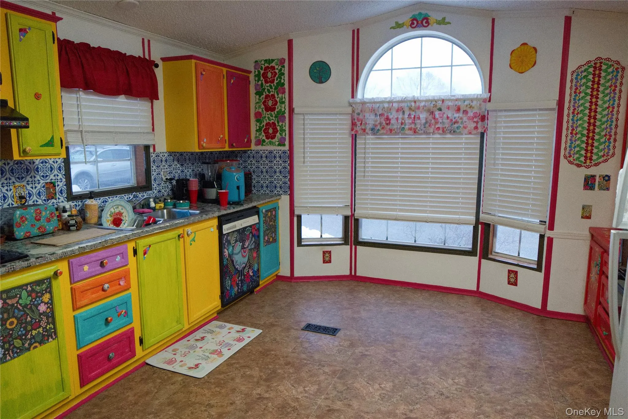 Eat-In Kitchen Eat-In Kitchen