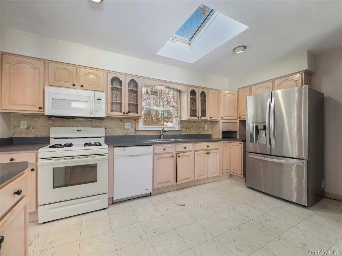 61 Rolling Ridge Road, Clarkstown, NY, 6 Bedrooms Bedrooms, 11 Rooms Rooms,3 BathroomsBathrooms,Residential,For Rent,Rolling Ridge,0,963097 61 Rolling Ridge Road, Clarkstown, NY, 6 Bedrooms Bedrooms, 11 Rooms Rooms,3 BathroomsBathrooms,Residential,For Rent,Rolling Ridge,0,963097