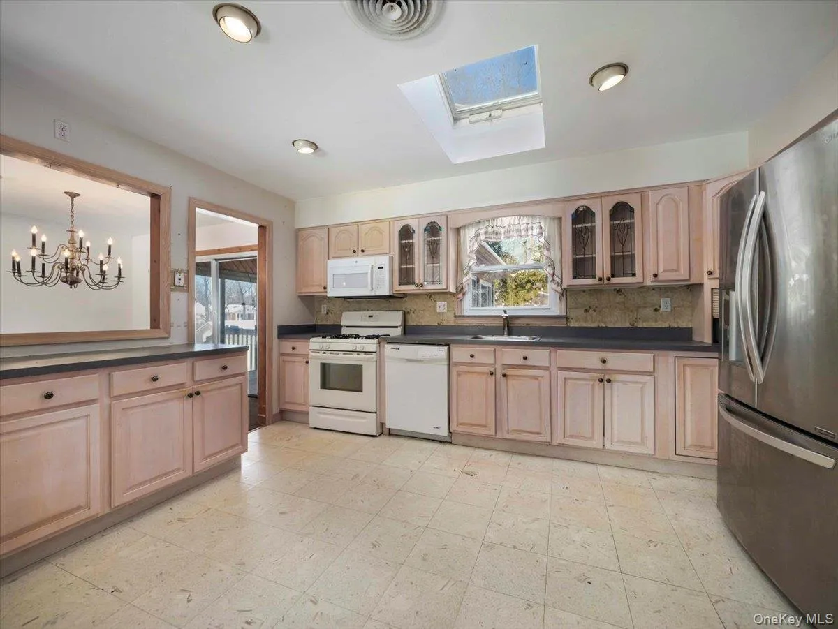 Skylight lets in lots of natural light, loads of storage Skylight lets in lots of natural light, loads of storage