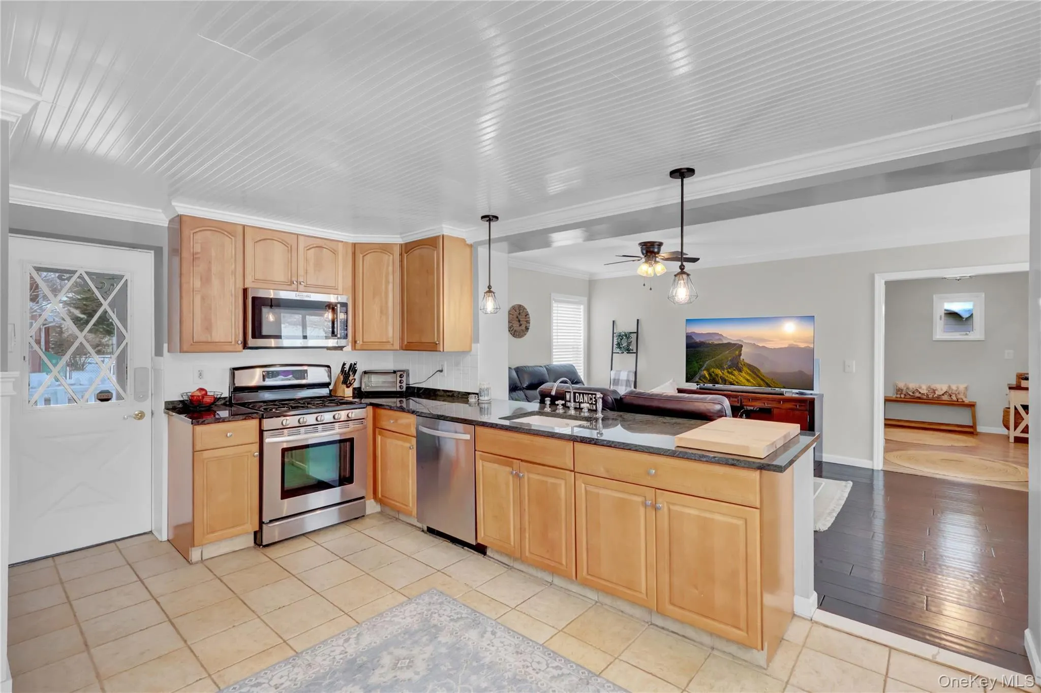 310 6th Avenue, Smithtown, NY, 3 Bedrooms Bedrooms, 7 Rooms Rooms,2 BathroomsBathrooms,Residential,For Rent,6th,0,963155 310 6th Avenue, Smithtown, NY, 3 Bedrooms Bedrooms, 7 Rooms Rooms,2 BathroomsBathrooms,Residential,For Rent,6th,0,963155