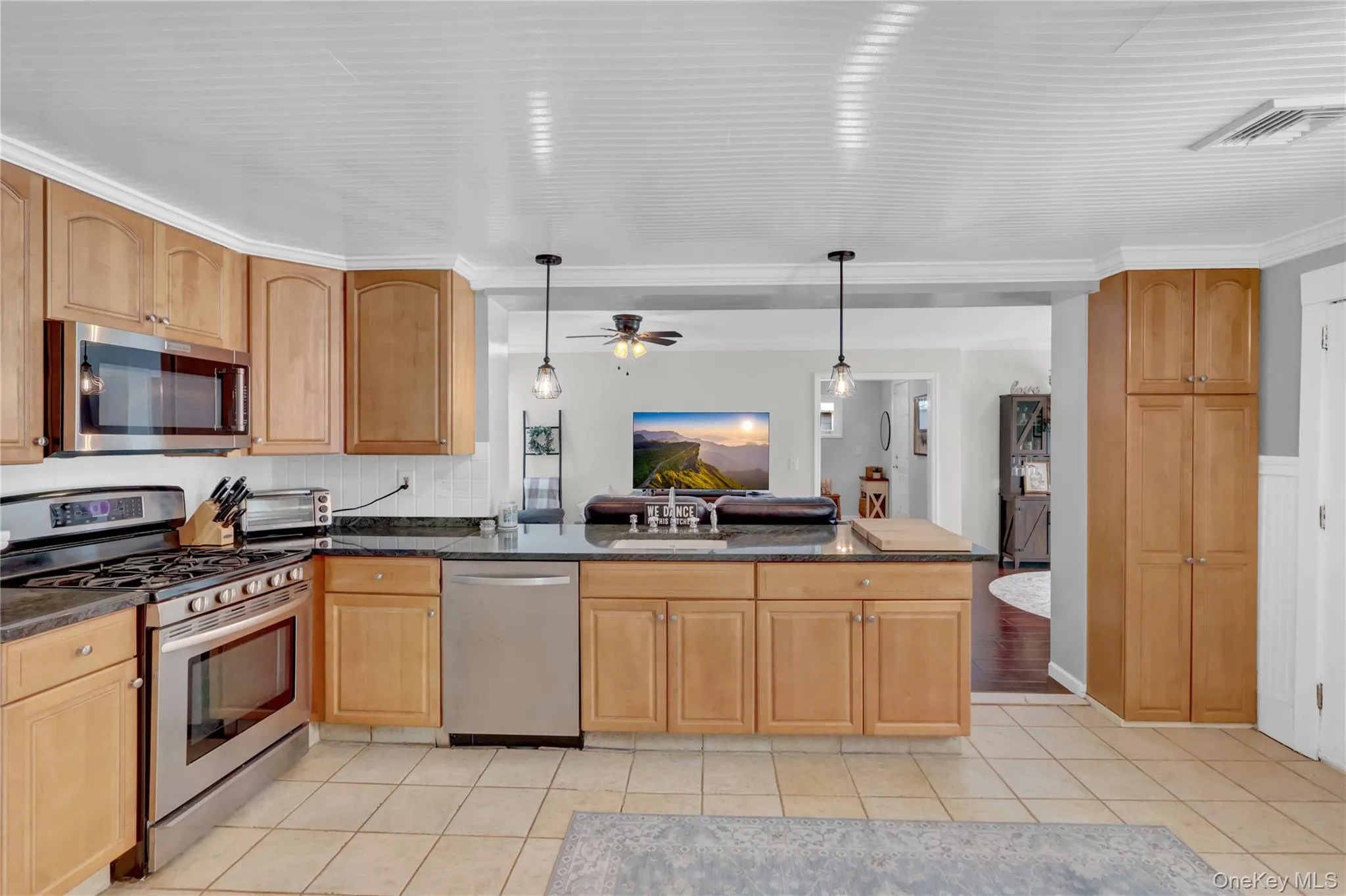 310 6th Avenue, Smithtown, NY, 3 Bedrooms Bedrooms, 7 Rooms Rooms,2 BathroomsBathrooms,Residential,For Rent,6th,0,963155 310 6th Avenue, Smithtown, NY, 3 Bedrooms Bedrooms, 7 Rooms Rooms,2 BathroomsBathrooms,Residential,For Rent,6th,0,963155