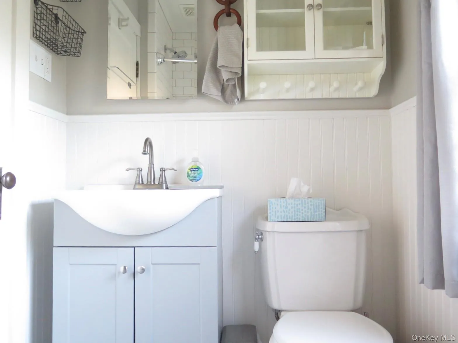 Bright Full Bathroom Bright Full Bathroom